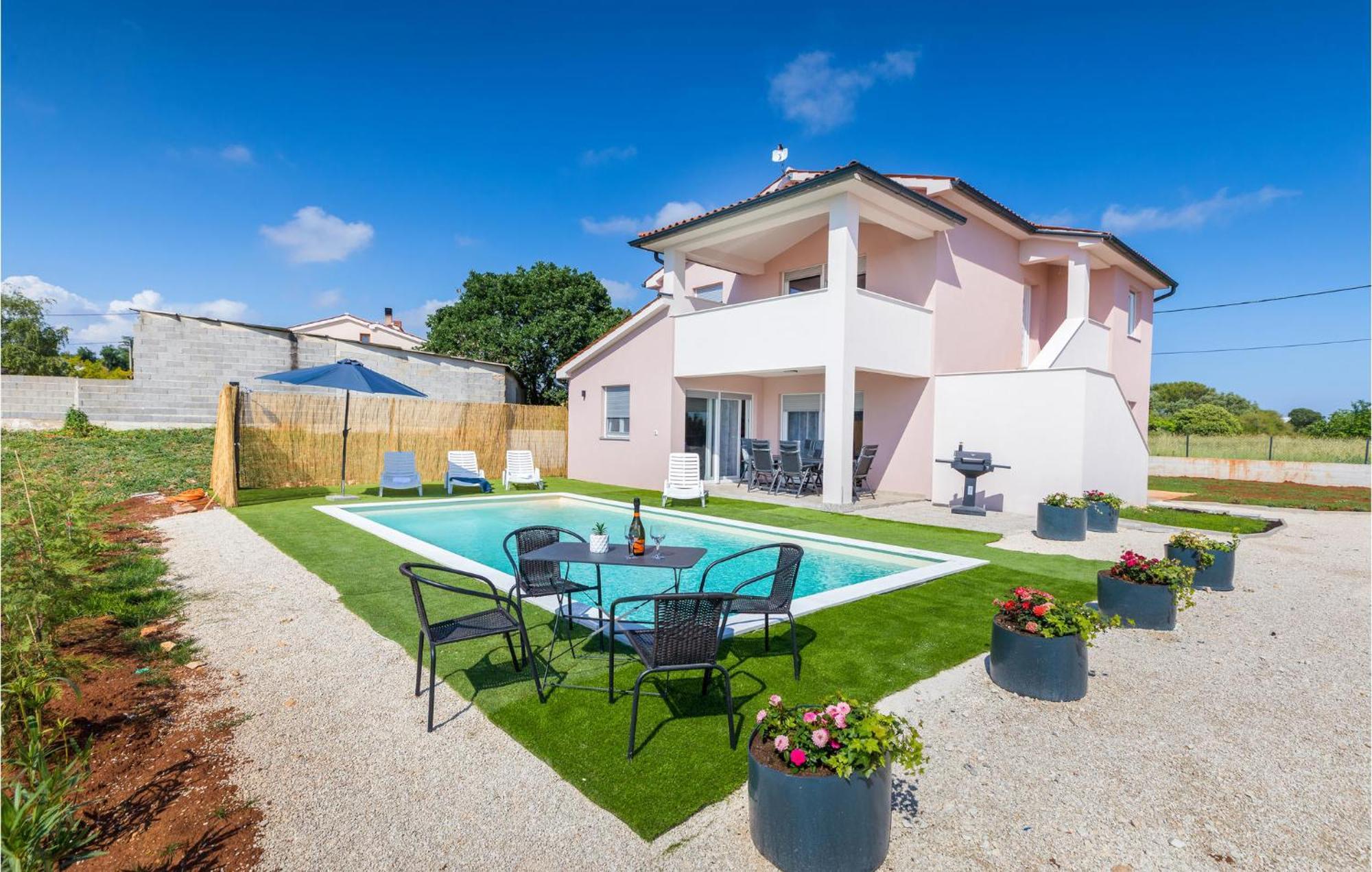 3 Bedroom Gorgeous In * Pola